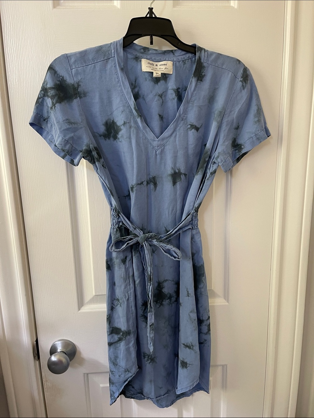Anthropologie Cloth & Stone Liv
Tie Dress